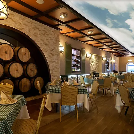 Hotel Dworek Eureka 3*