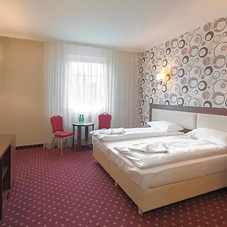 Dworek Eureka 3* Чеховице-Дзедзице
