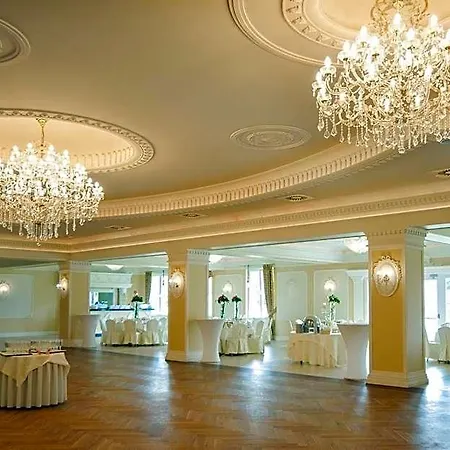 Dworek Eureka Отель 3*