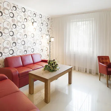 Hotel Dworek Eureka 3*