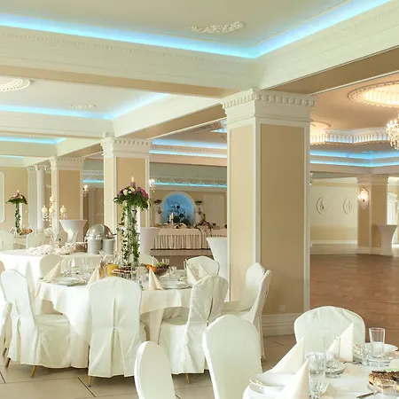 Hotel Dworek Eureka 3*
