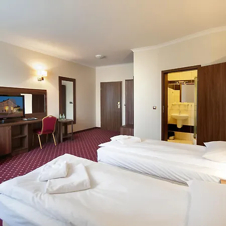 Hotel Dworek Eureka 3*