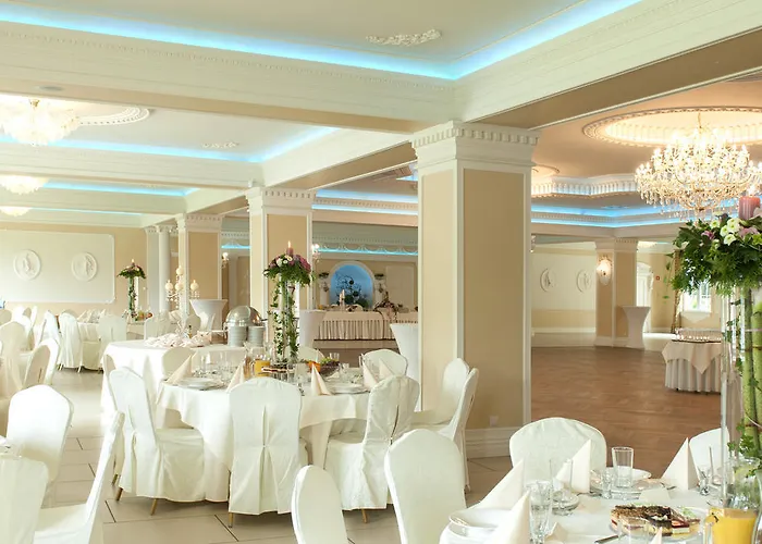 Hotel Dworek Eureka 3*