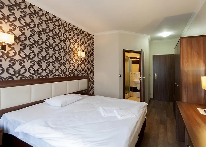 Hotel Dworek Eureka 3*